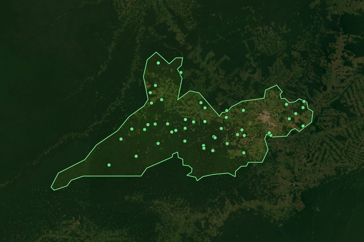 Imagem de satélite de Rio Branco (AC), com o contorno do município e a posição dos imóveis desta página.