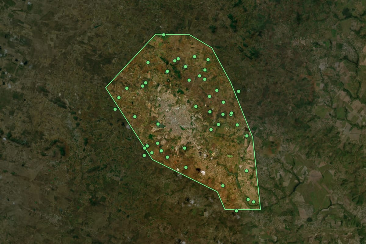 Imagem de satélite de Arapiraca (AL), com o contorno do município e a posição dos imóveis desta página.
