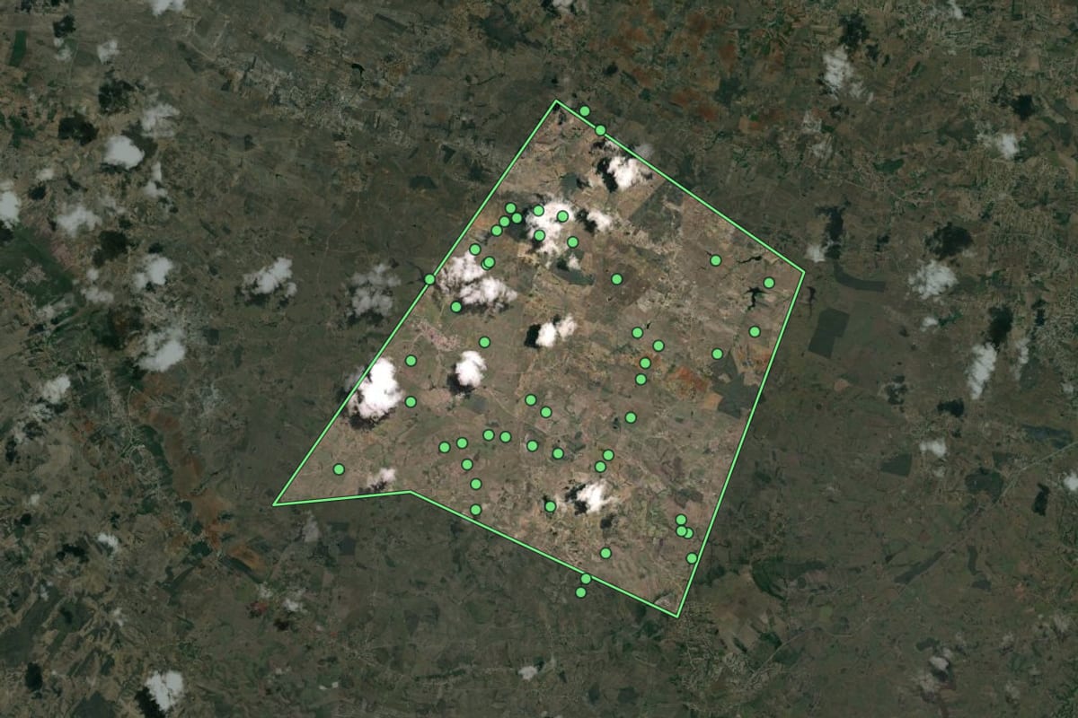 Imagem de satélite de Campo Grande (AL), com o contorno do município e a posição dos imóveis desta página.