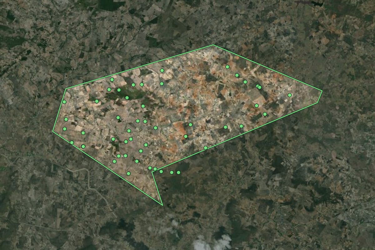 Imagem de satélite de Carneiros (AL), com o contorno do município e a posição dos imóveis desta página.