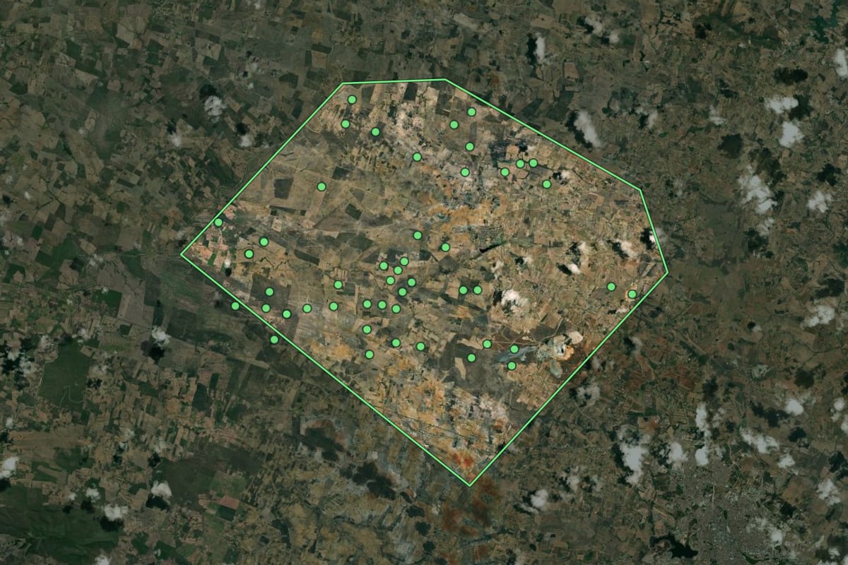 Imagem de satélite de Craíbas (AL), com o contorno do município e a posição dos imóveis desta página.