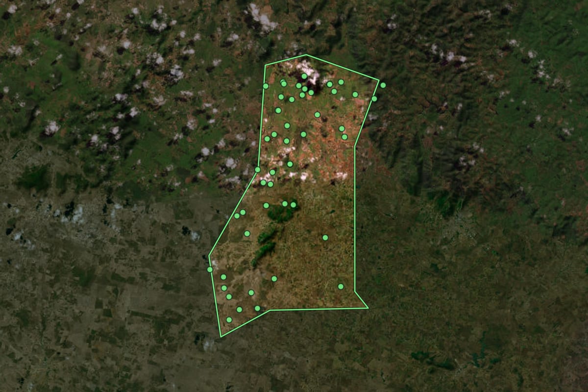 Imagem de satélite de Estrela de Alagoas (AL), com o contorno do município e a posição dos imóveis desta página.
