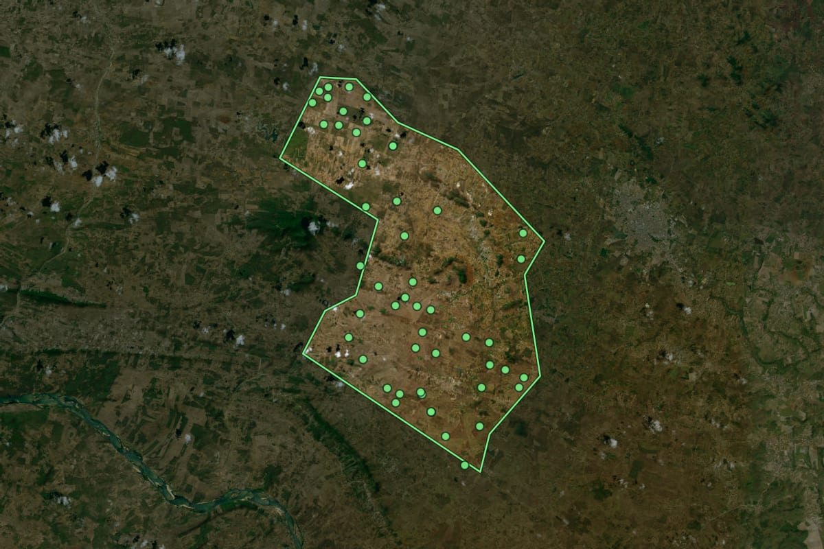 Imagem de satélite de Girau do Ponciano (AL), com o contorno do município e a posição dos imóveis desta página.