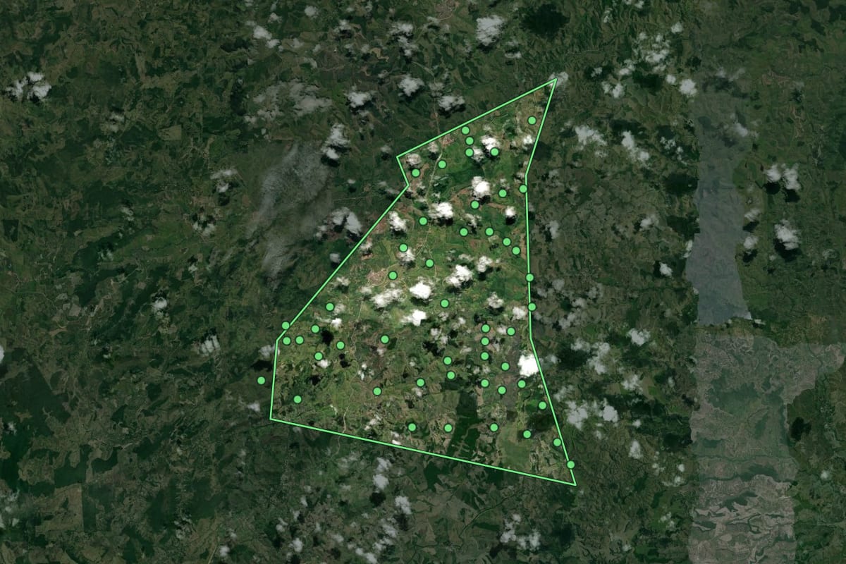 Imagem de satélite de Novo Lino (AL), com o contorno do município e a posição dos imóveis desta página.