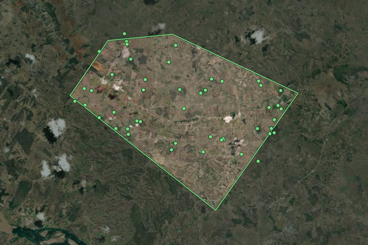Imagem de satélite de Olho d'Água Grande (AL), com o contorno do município e a posição dos imóveis desta página.