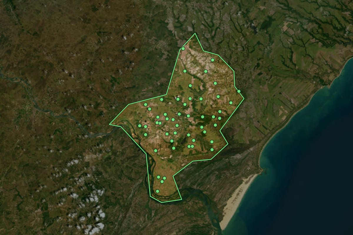 Imagem de satélite de Penedo (AL), com o contorno do município e a posição dos imóveis desta página.