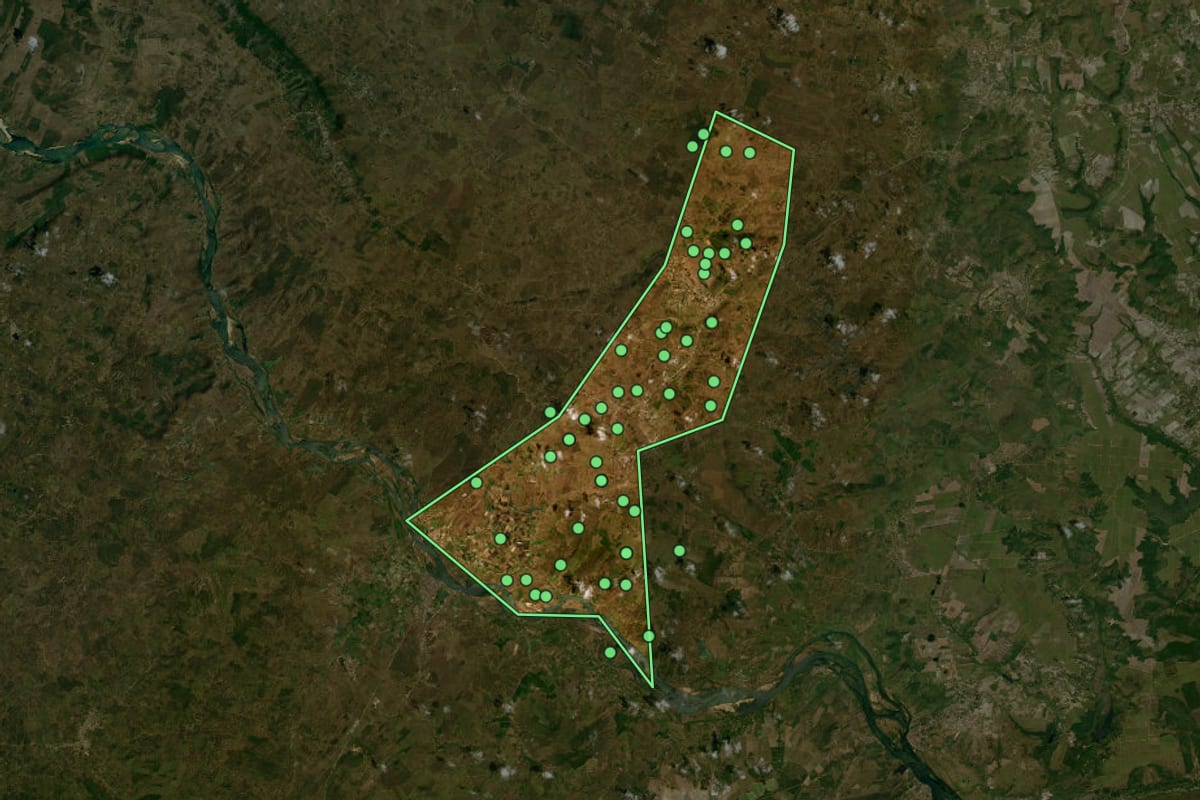 Imagem de satélite de Porto Real do Colégio (AL), com o contorno do município e a posição dos imóveis desta página.