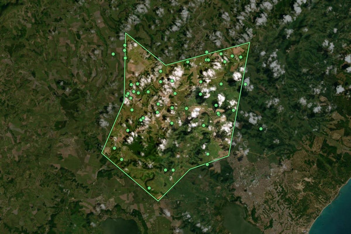 Imagem de satélite de Rio Largo (AL), com o contorno do município e a posição dos imóveis desta página.