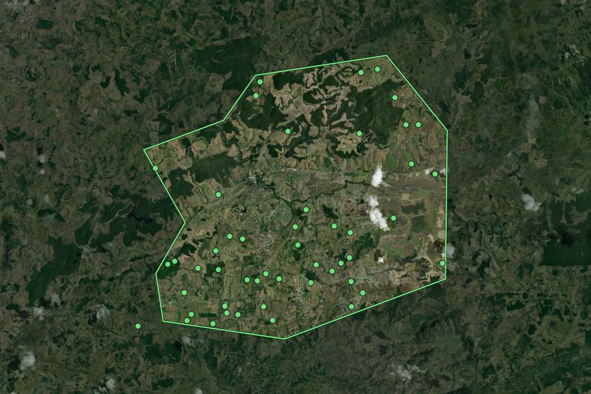 Imagem de satélite de São José da Laje (AL), com o contorno do município e a posição dos imóveis desta página.