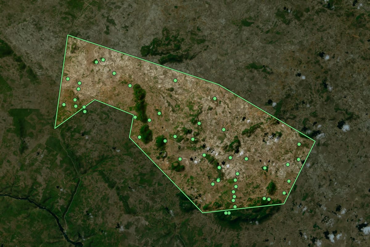 Imagem de satélite de São José da Tapera (AL), com o contorno do município e a posição dos imóveis desta página.
