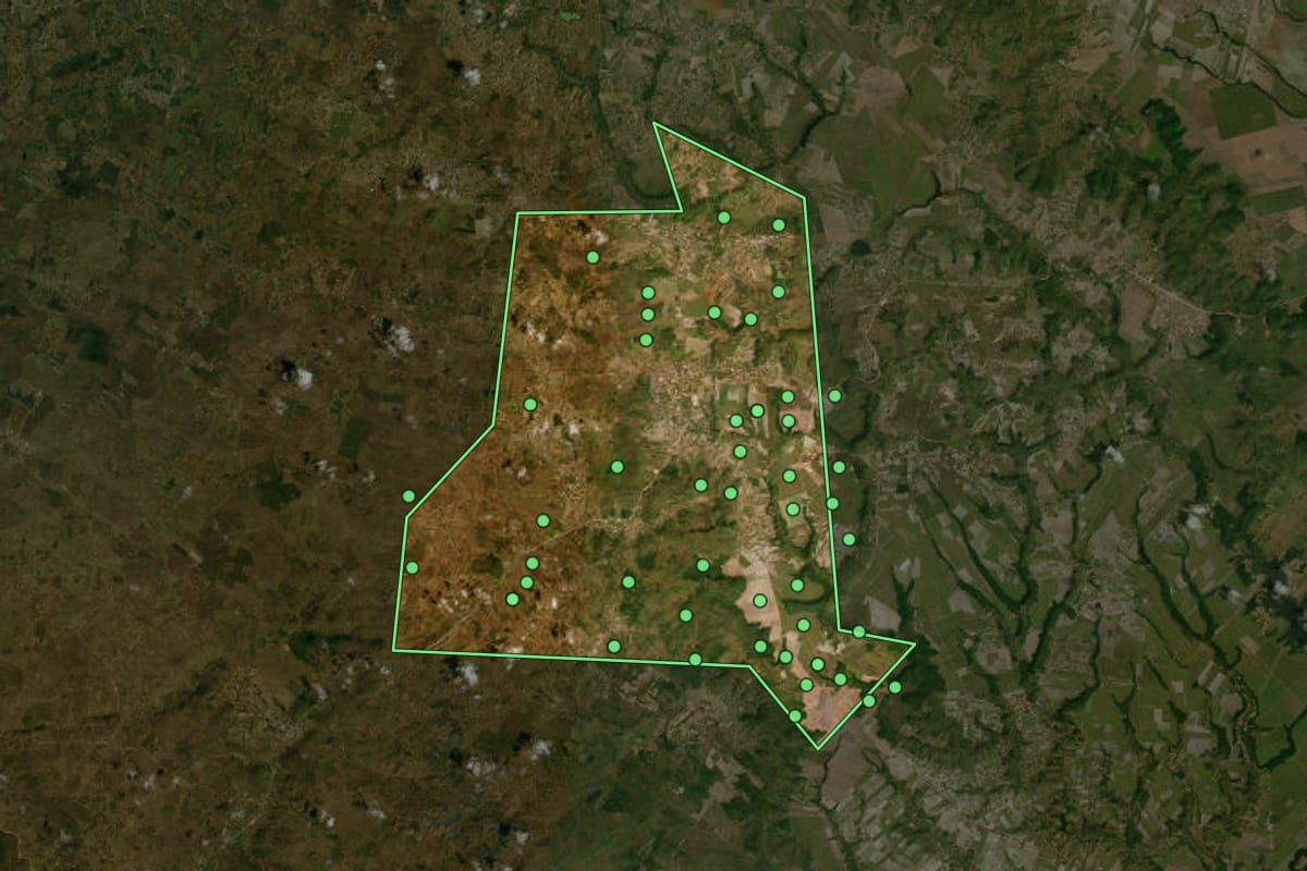 Imagem de satélite de São Sebastião (AL), com o contorno do município e a posição dos imóveis desta página.