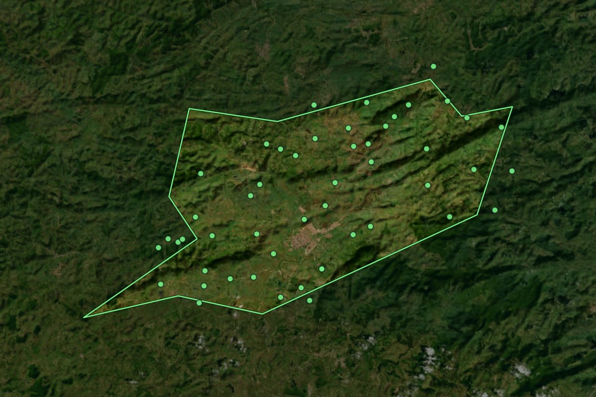 Imagem de satélite de União dos Palmares (AL), com o contorno do município e a posição dos imóveis desta página.