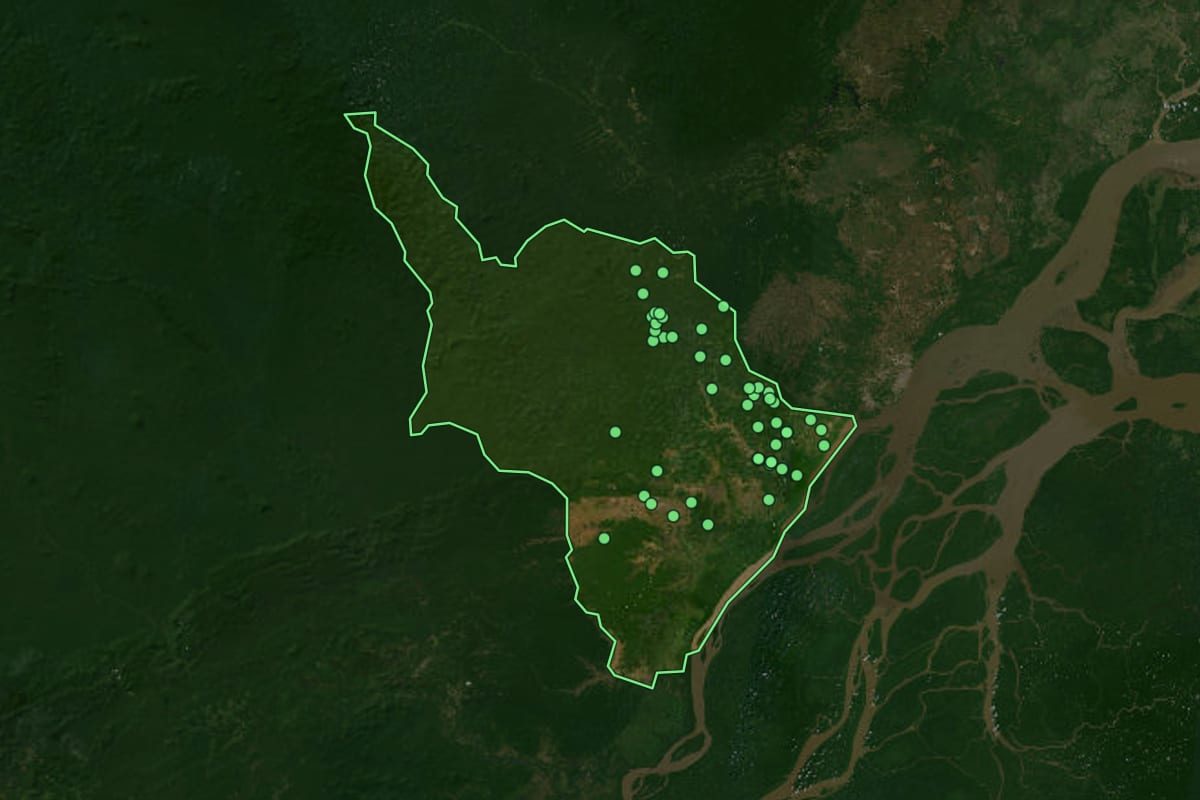 Imagem de satélite de Mazagão (AP), com o contorno do município e a posição dos imóveis desta página.