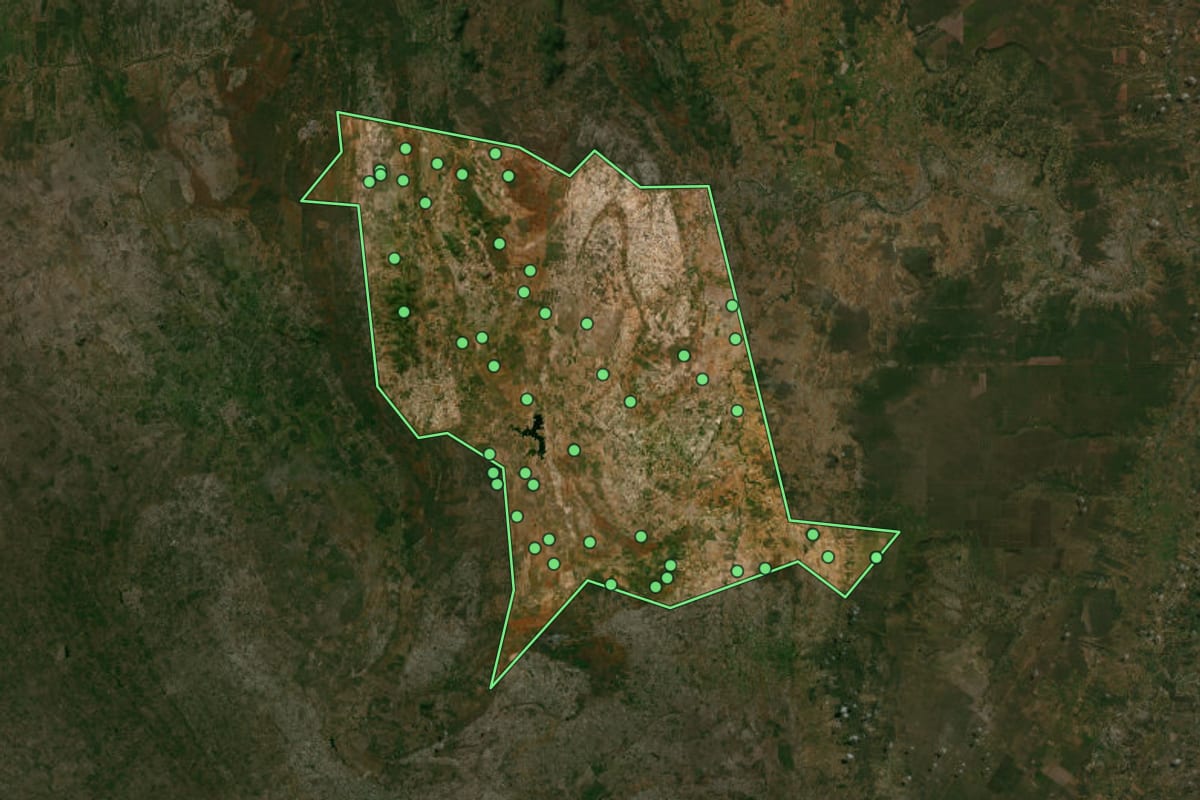 Imagem de satélite de Araci (BA), com o contorno do município e a posição dos imóveis desta página.