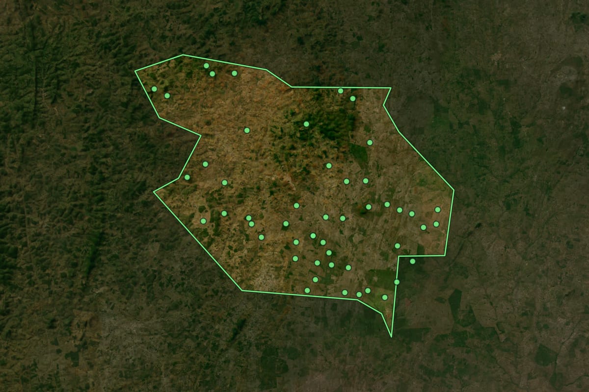 Imagem de satélite de Baixa Grande (BA), com o contorno do município e a posição dos imóveis desta página.
