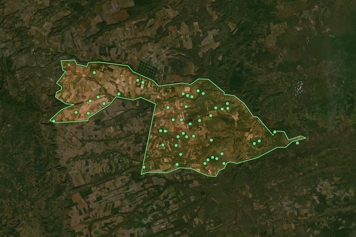 Imagem de satélite de Barreiras (BA), com o contorno do município e a posição dos imóveis desta página.