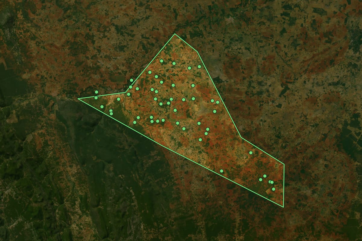 Imagem de satélite de Barro Alto (BA), com o contorno do município e a posição dos imóveis desta página.