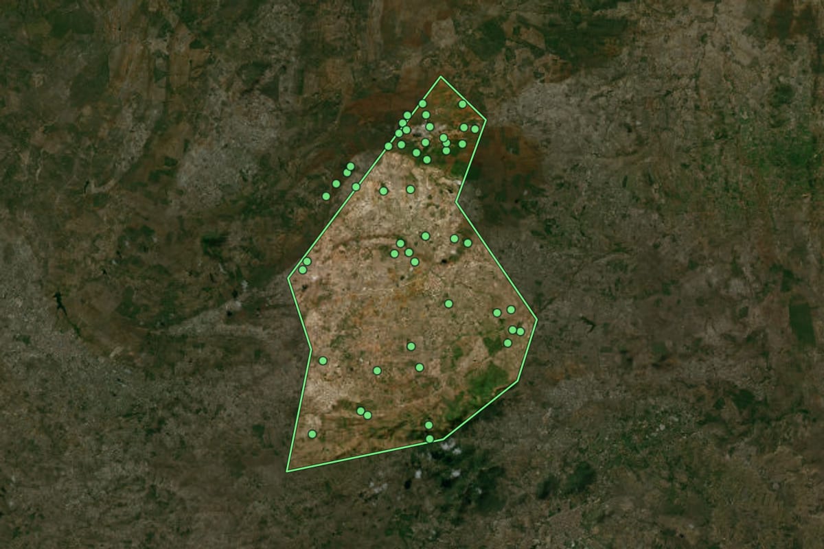 Imagem de satélite de Barrocas (BA), com o contorno do município e a posição dos imóveis desta página.