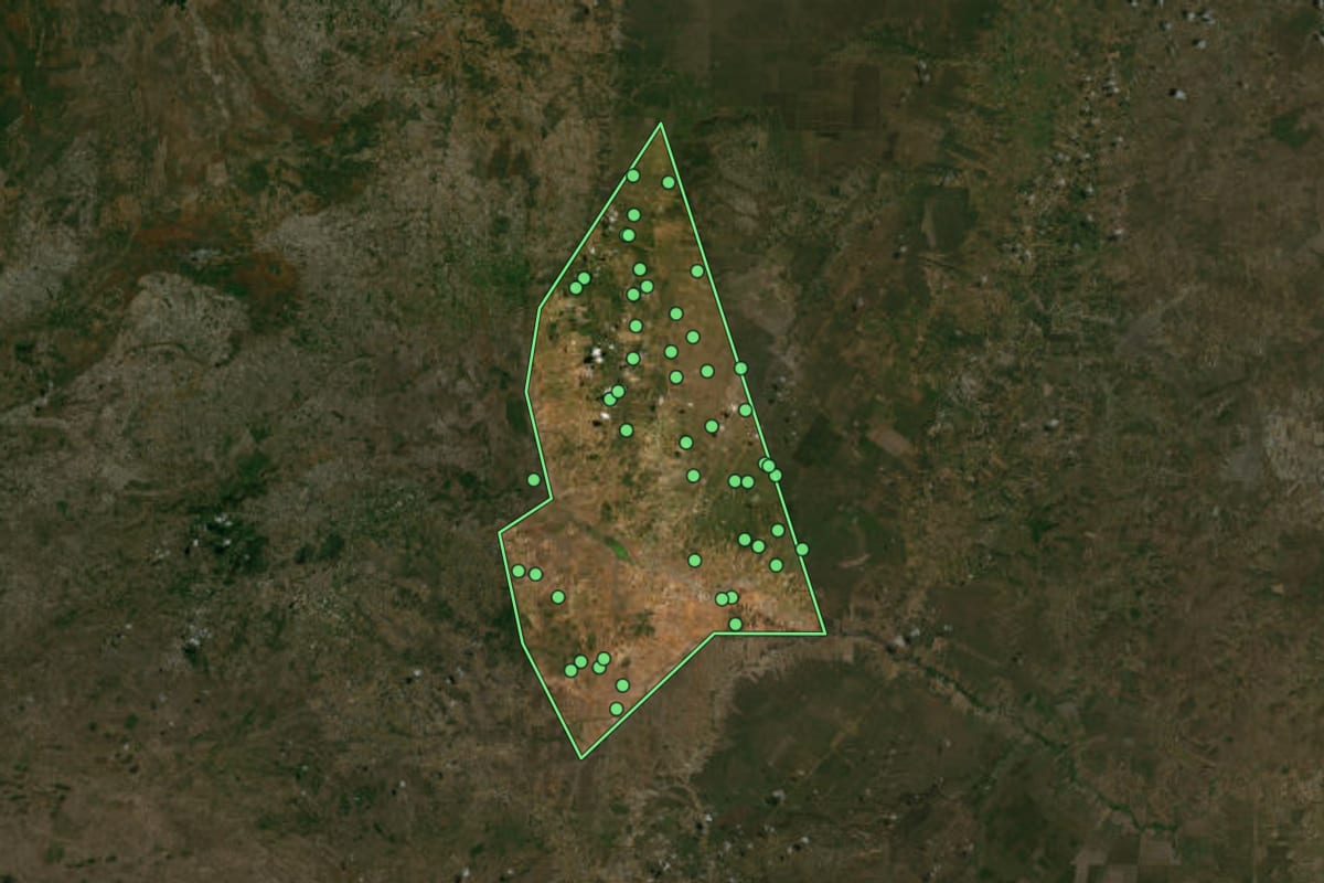 Imagem de satélite de Biritinga (BA), com o contorno do município e a posição dos imóveis desta página.