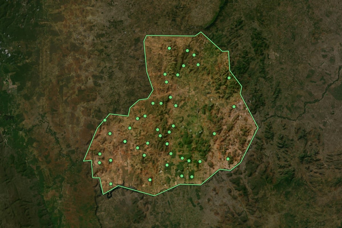 Imagem de satélite de Boa Vista do Tupim (BA), com o contorno do município e a posição dos imóveis desta página.