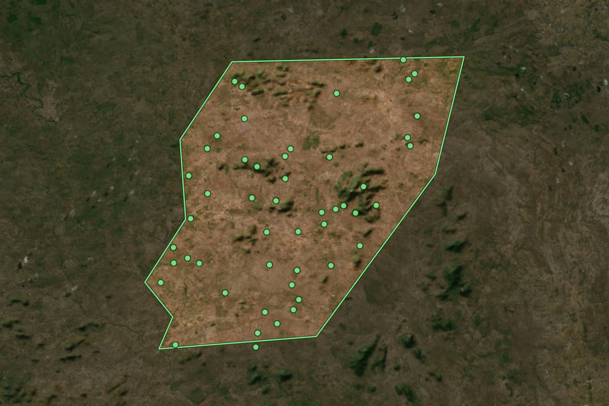 Imagem de satélite de Candeal (BA), com o contorno do município e a posição dos imóveis desta página.