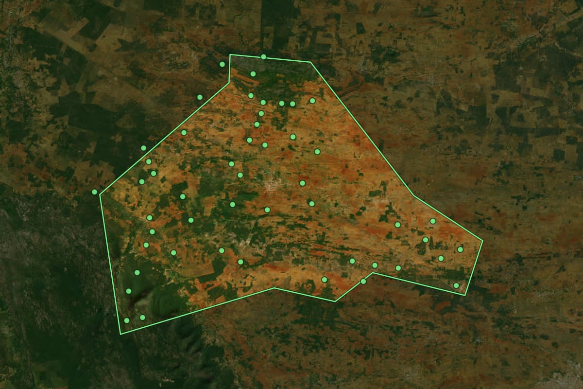 Imagem de satélite de Central (BA), com o contorno do município e a posição dos imóveis desta página.