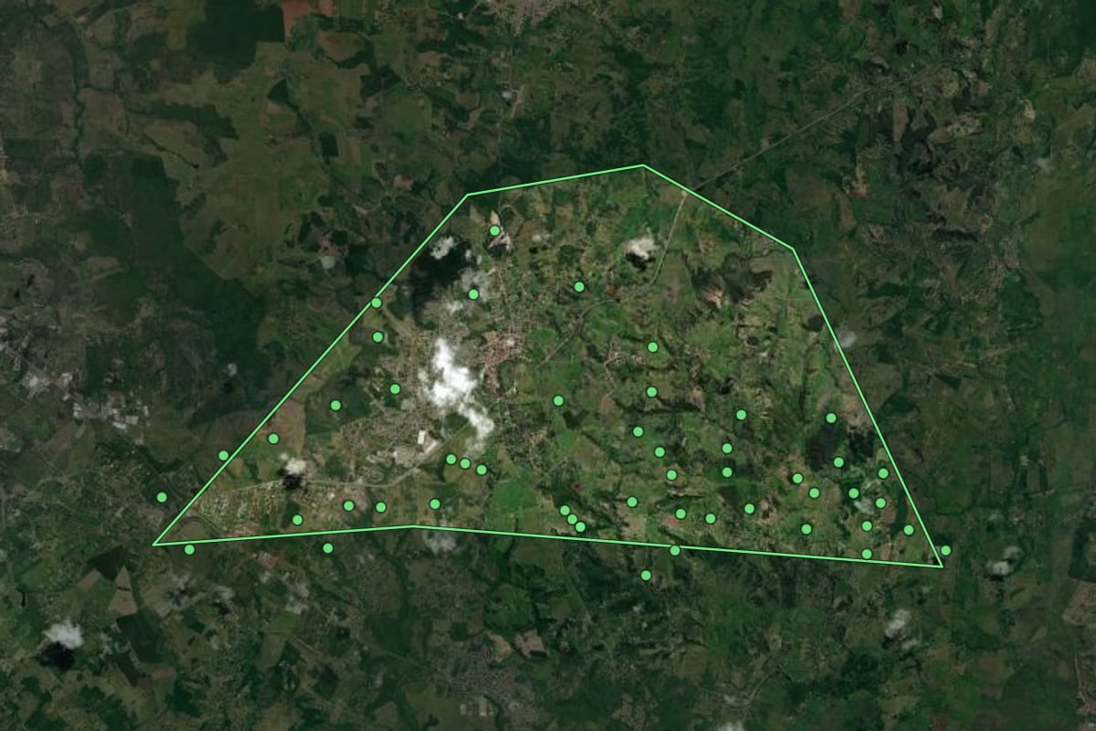 Imagem de satélite de Conceição do Jacuípe (BA), com o contorno do município e a posição dos imóveis desta página.