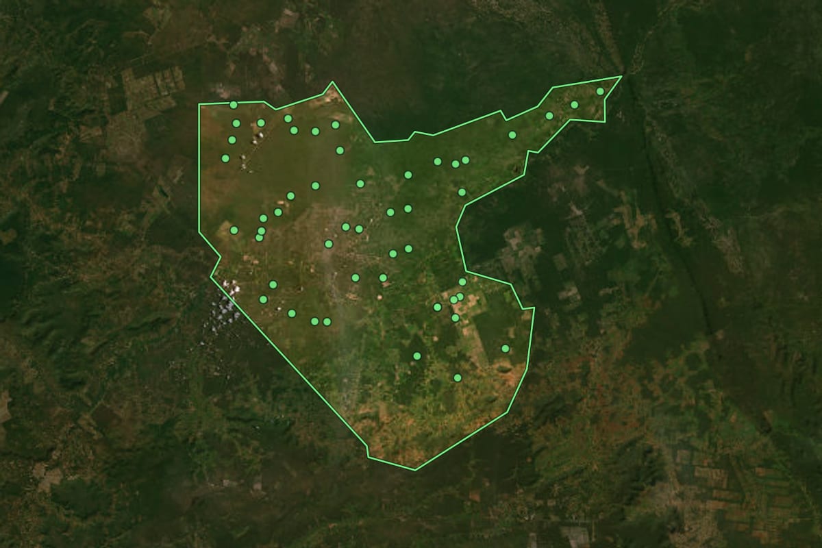 Imagem de satélite de Cotegipe (BA), com o contorno do município e a posição dos imóveis desta página.