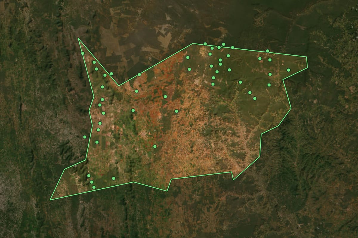 Imagem de satélite de Euclides da Cunha (BA), com o contorno do município e a posição dos imóveis desta página.