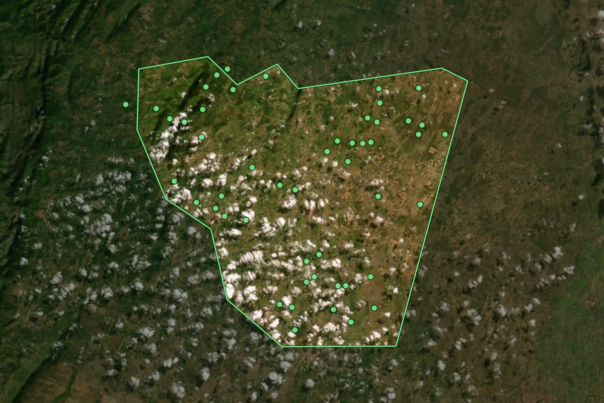 Imagem de satélite de Filadélfia (BA), com o contorno do município e a posição dos imóveis desta página.