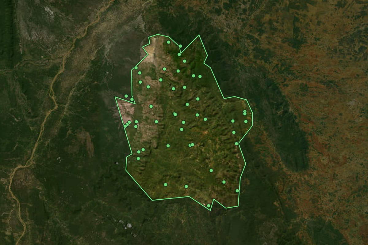 Imagem de satélite de Gentio do Ouro (BA), com o contorno do município e a posição dos imóveis desta página.