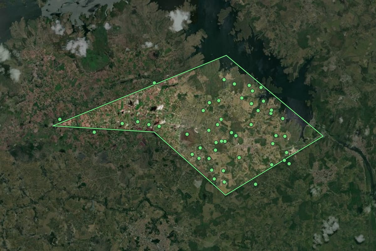 Imagem de satélite de Governador Mangabeira (BA), com o contorno do município e a posição dos imóveis desta página.