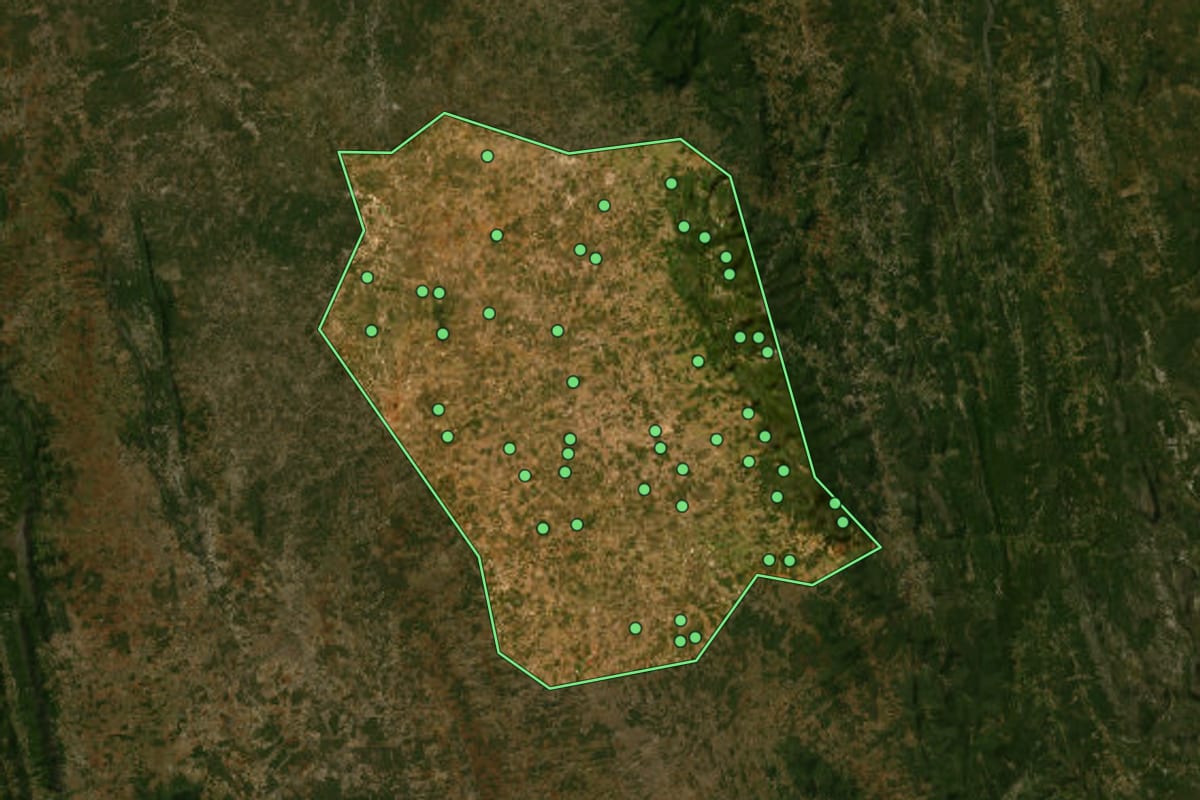 Imagem de satélite de Ibipitanga (BA), com o contorno do município e a posição dos imóveis desta página.