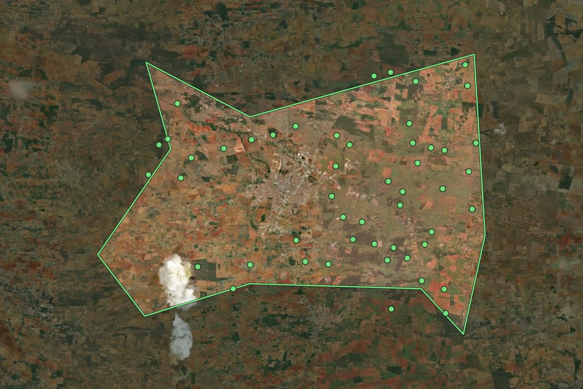 Imagem de satélite de Irecê (BA), com o contorno do município e a posição dos imóveis desta página.