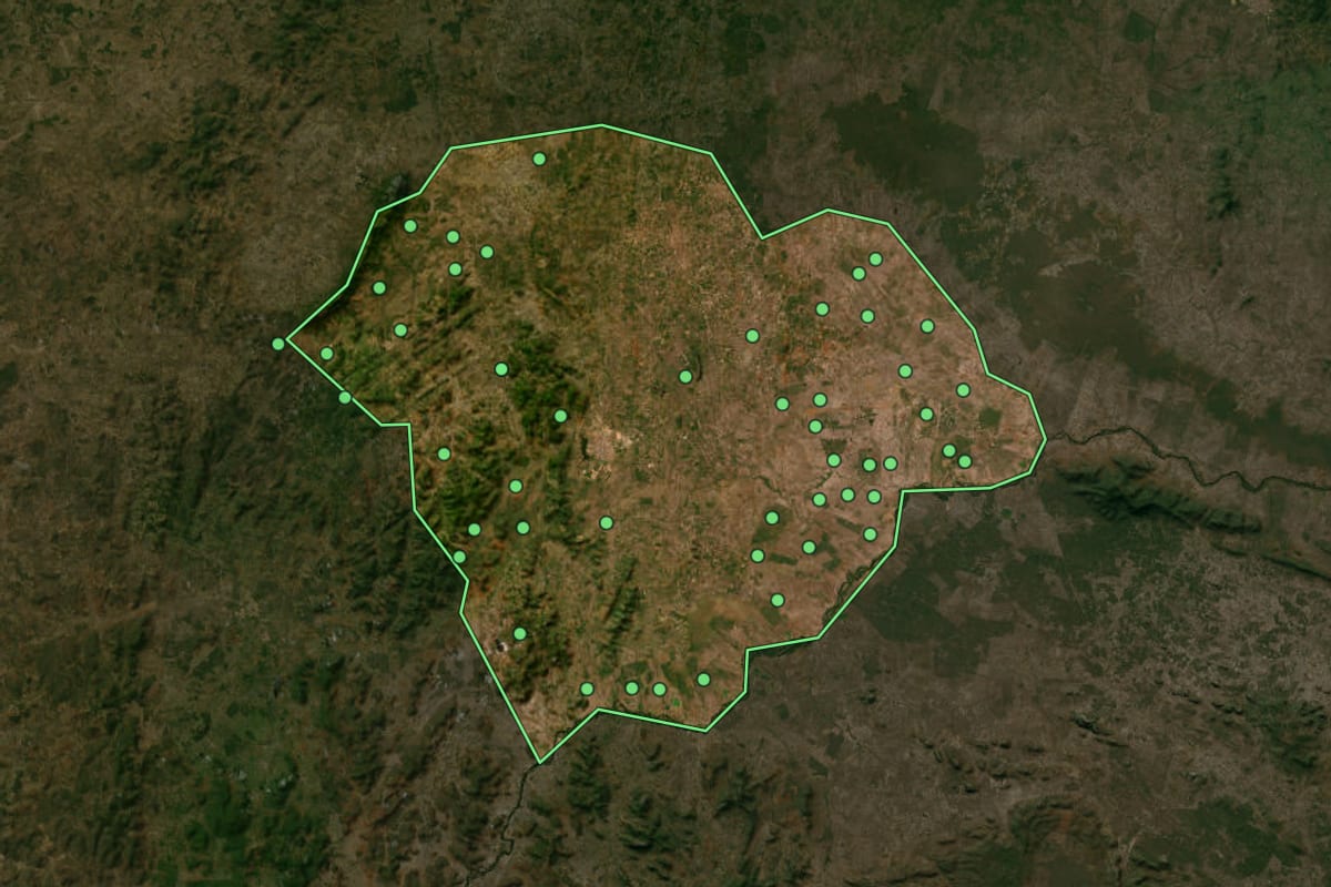 Imagem de satélite de Itaberaba (BA), com o contorno do município e a posição dos imóveis desta página.