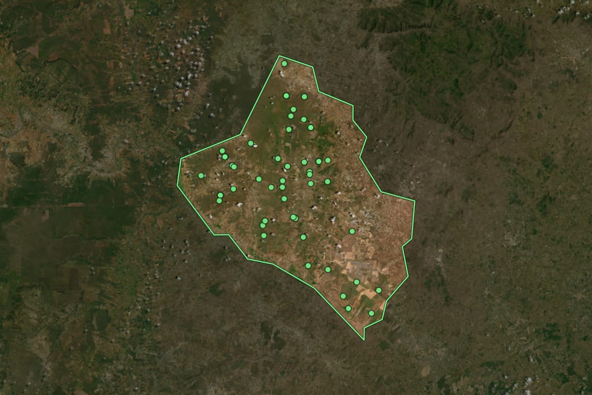 Imagem de satélite de Itapicuru (BA), com o contorno do município e a posição dos imóveis desta página.