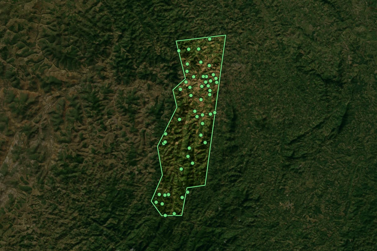 Imagem de satélite de Jiquiriçá (BA), com o contorno do município e a posição dos imóveis desta página.