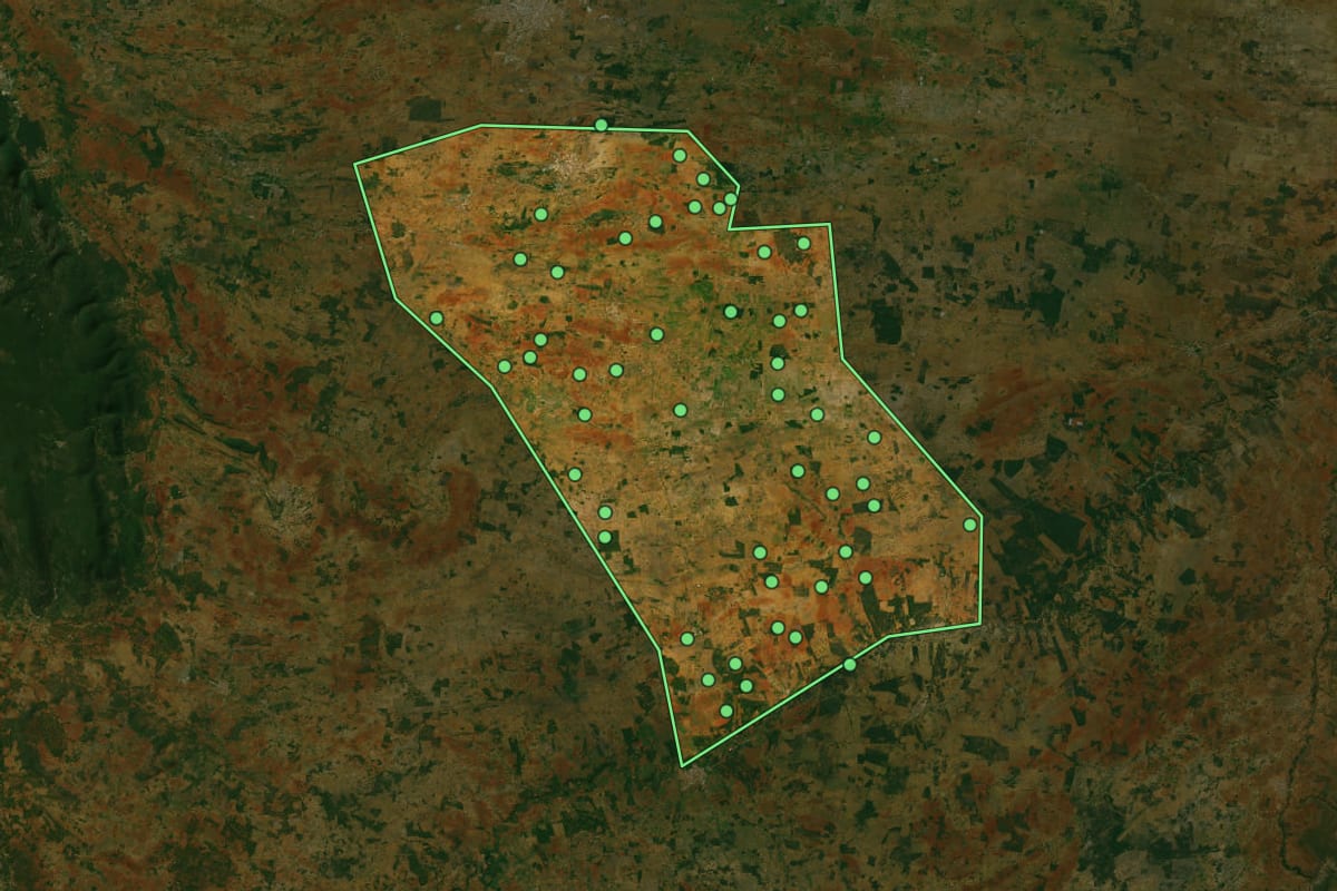 Imagem de satélite de Lapão (BA), com o contorno do município e a posição dos imóveis desta página.