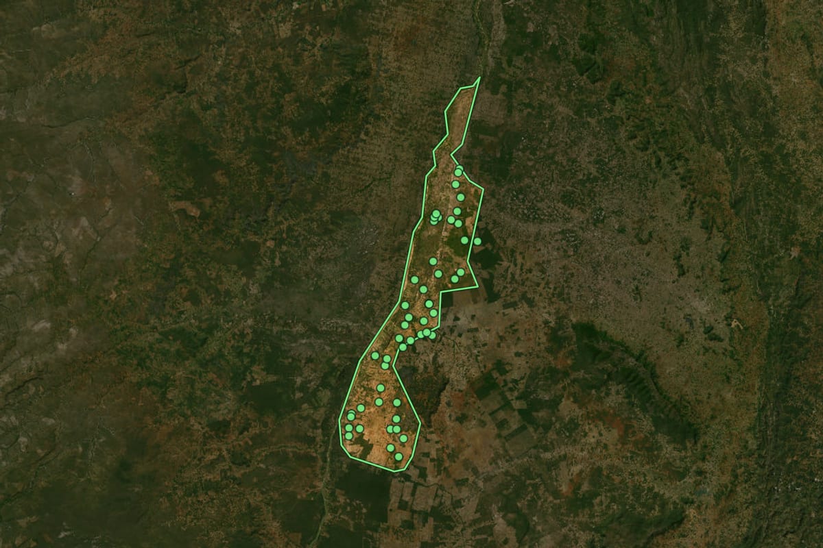 Imagem de satélite de Malhada (BA), com o contorno do município e a posição dos imóveis desta página.