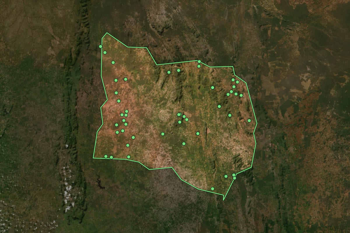 Imagem de satélite de Monte Santo (BA), com o contorno do município e a posição dos imóveis desta página.