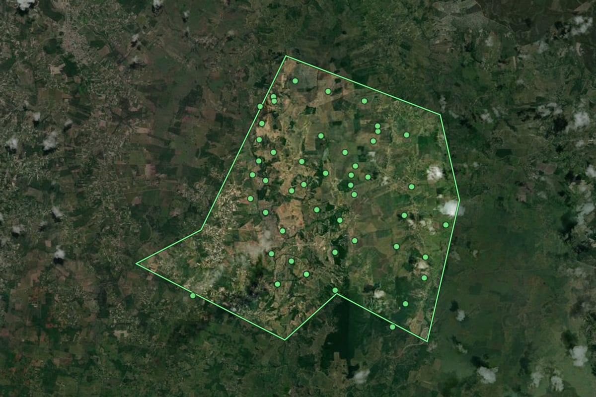 Imagem de satélite de Pedrão (BA), com o contorno do município e a posição dos imóveis desta página.