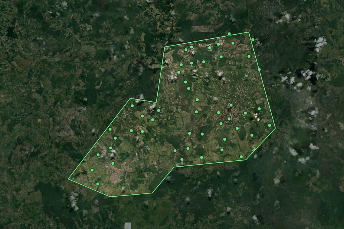 Imagem de satélite de Pojuca (BA), com o contorno do município e a posição dos imóveis desta página.