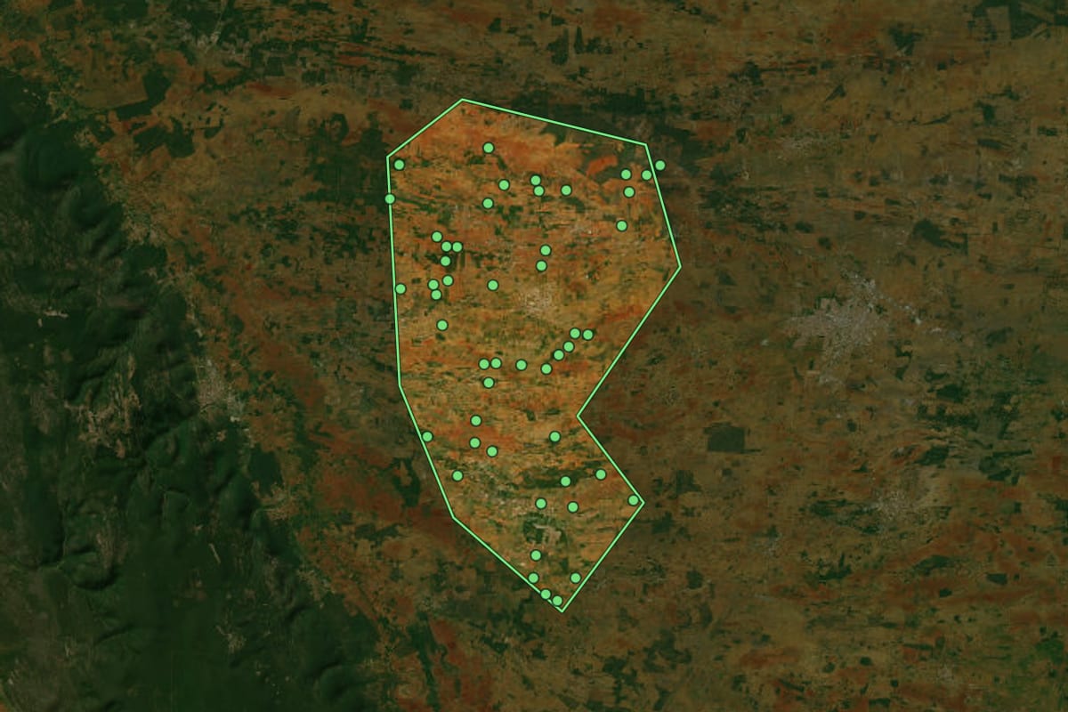 Imagem de satélite de Presidente Dutra (BA), com o contorno do município e a posição dos imóveis desta página.