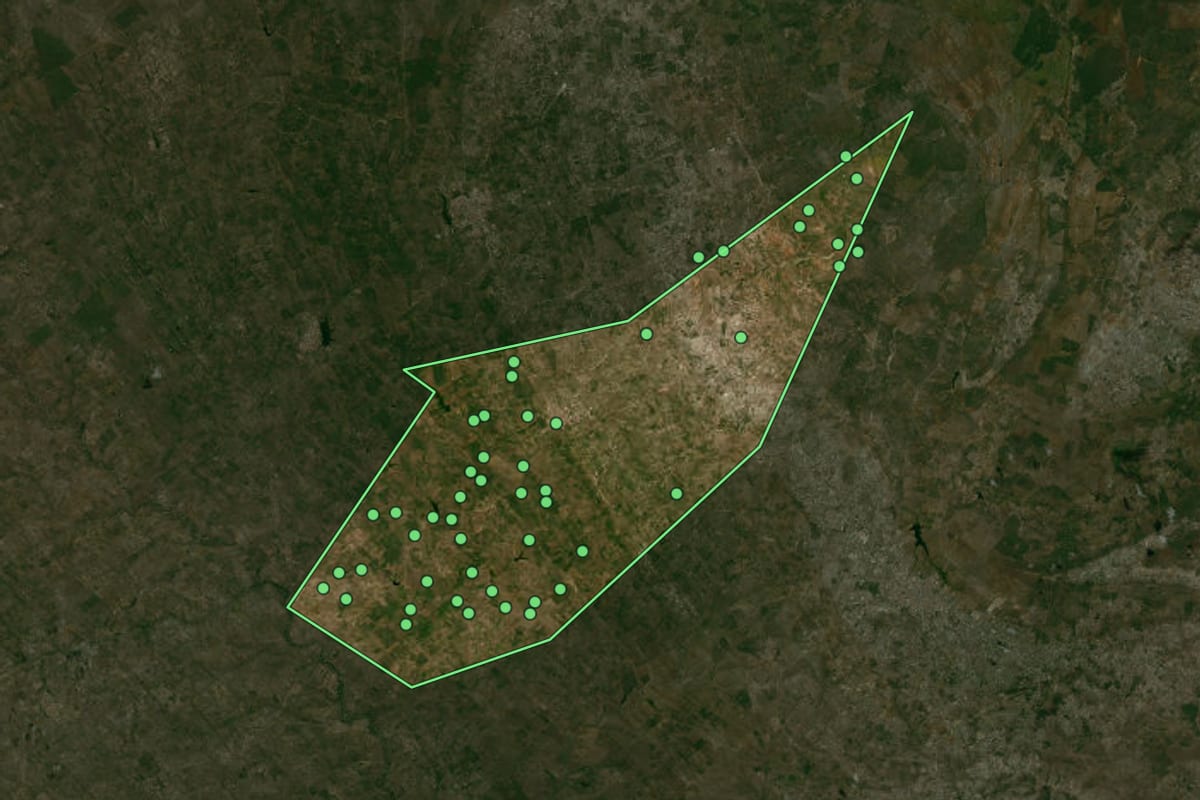 Imagem de satélite de Retirolândia (BA), com o contorno do município e a posição dos imóveis desta página.