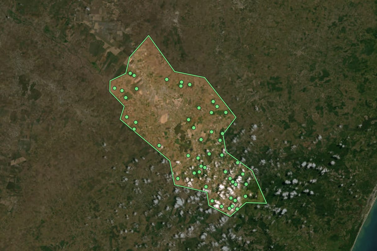 Imagem de satélite de Rio Real (BA), com o contorno do município e a posição dos imóveis desta página.