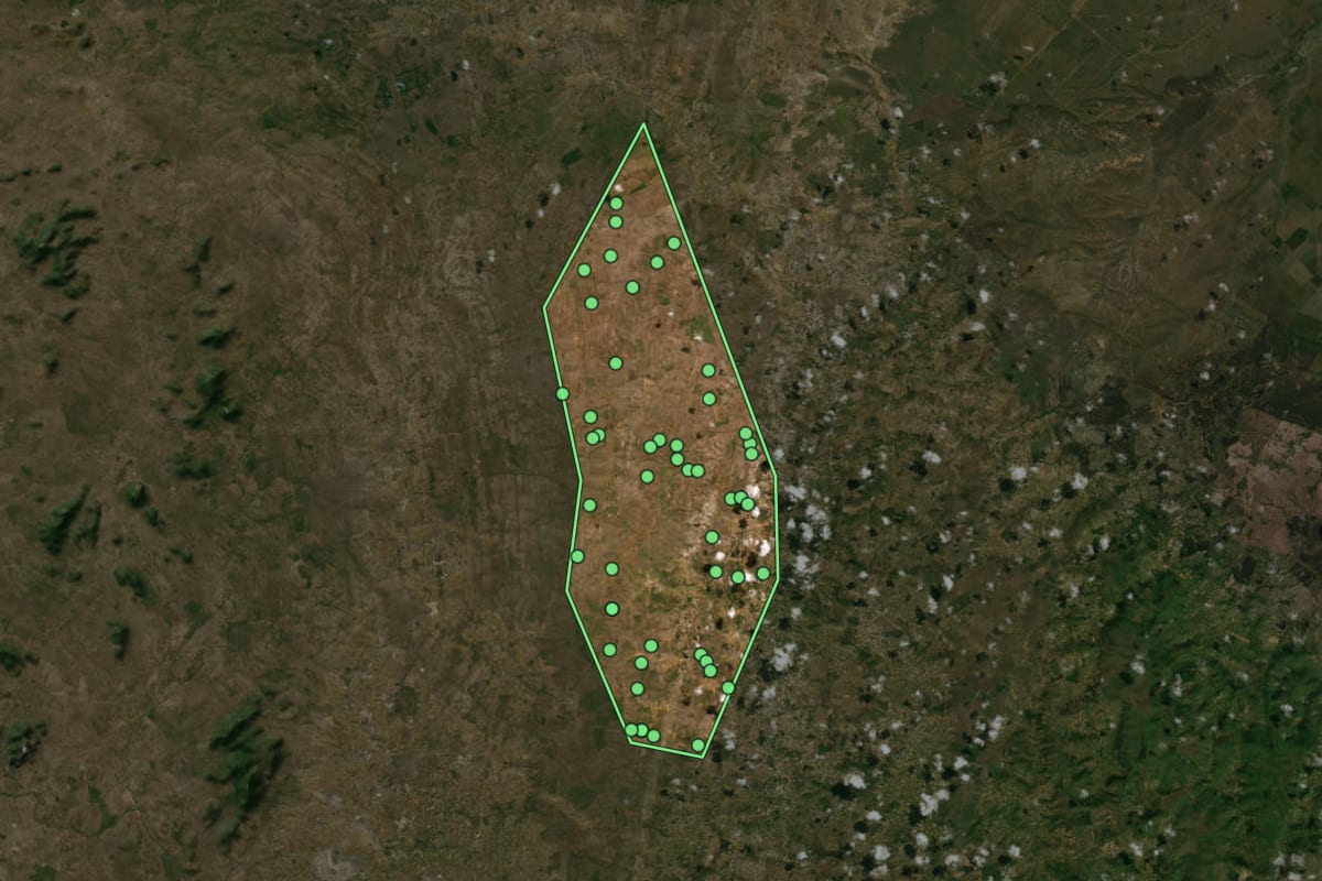Imagem de satélite de Santanópolis (BA), com o contorno do município e a posição dos imóveis desta página.
