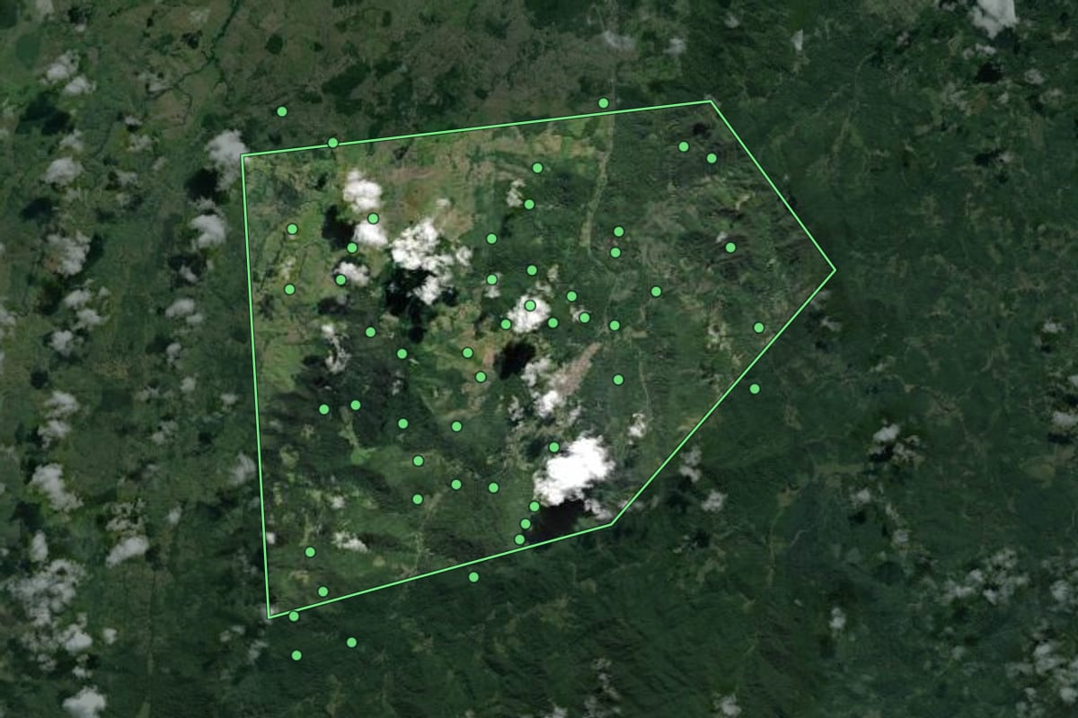 Imagem de satélite de São José da Vitória (BA), com o contorno do município e a posição dos imóveis desta página.