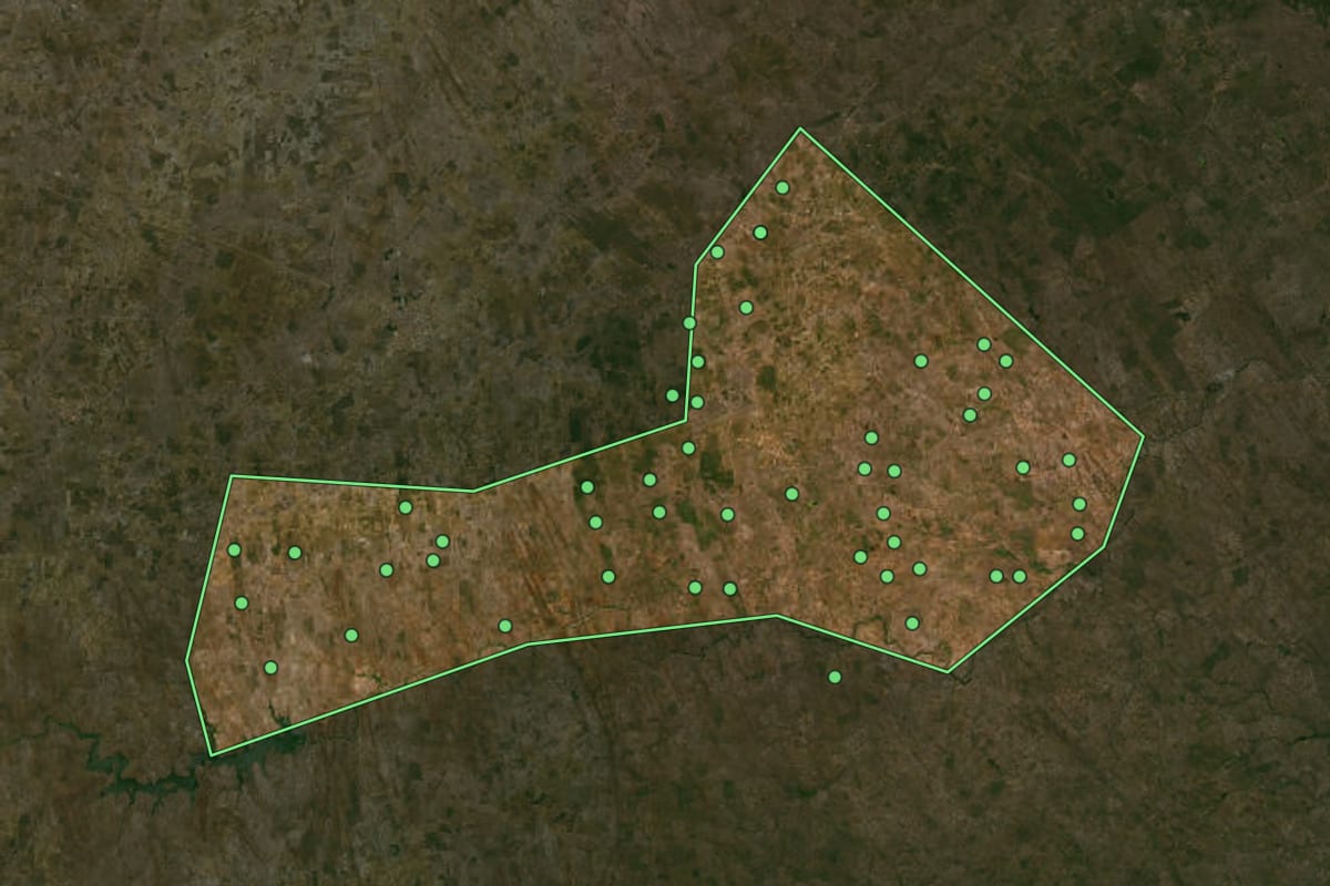Imagem de satélite de São José do Jacuípe (BA), com o contorno do município e a posição dos imóveis desta página.