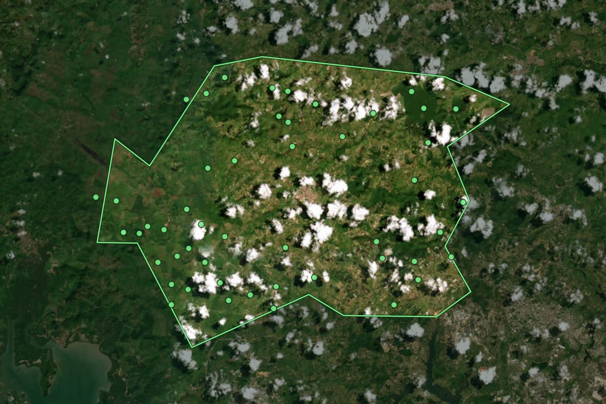 Imagem de satélite de São Sebastião do Passé (BA), com o contorno do município e a posição dos imóveis desta página.
