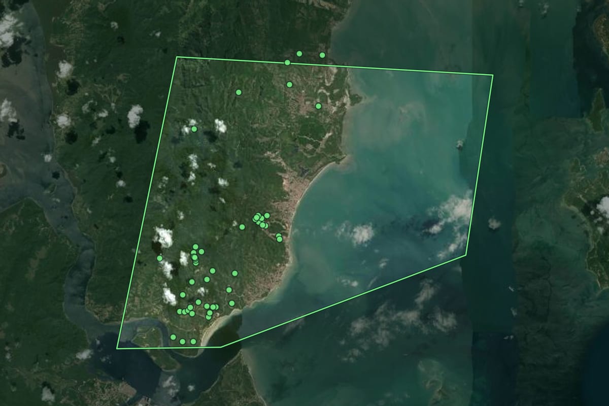 Imagem de satélite de Saubara (BA), com o contorno do município e a posição dos imóveis desta página.